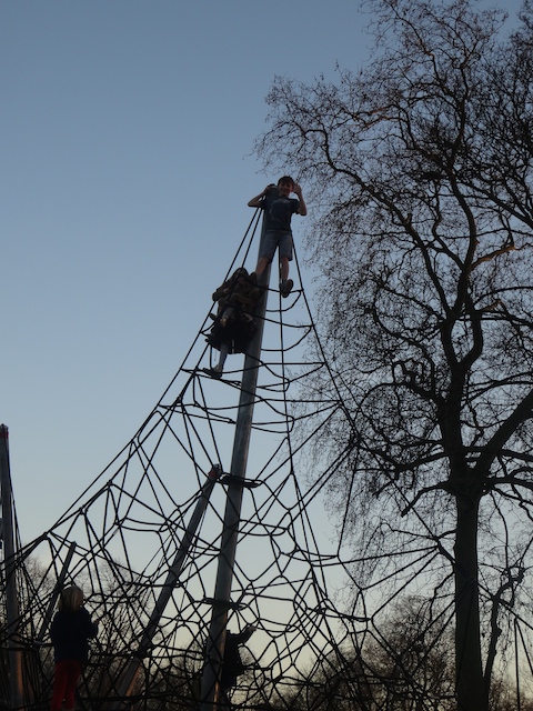 Scary adventure park antics with Vivi and Indi 