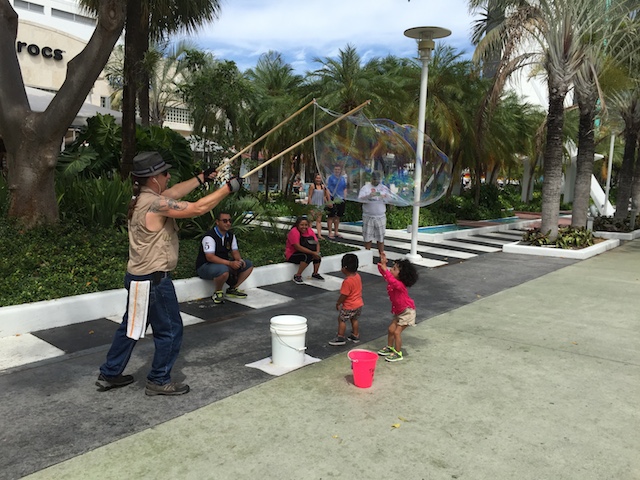 There is always great street entertainment along Lincoln Rd in South Beach Miami .....