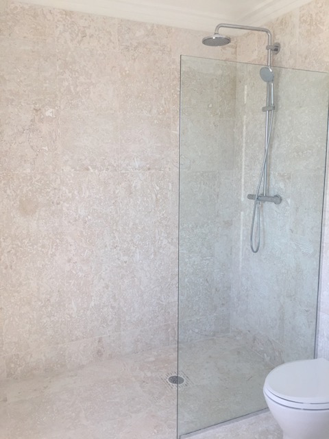Coralina tile in the showers at the Modern House.
