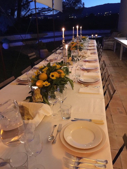 A beautiful table setting for Claudia's party .....