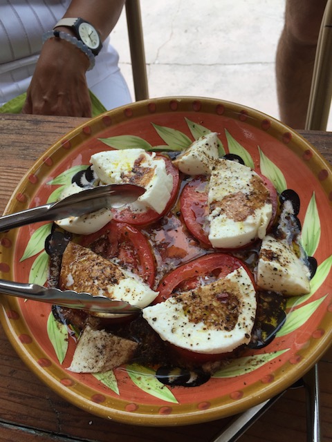 I LOVE a good caprese salad and this was delicious !