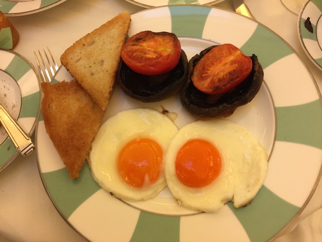 It tasted even better than it looks - fried bread - a really tasty unhealthy addition to fried eggs, field mushrooms and grilled tomatoes