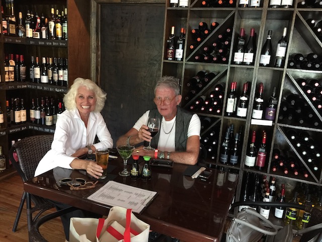 Bob and I caught a great lunch at Da Vine in Harbour Island. it is a fabulous wine store and they do terrific sushi as well ! 