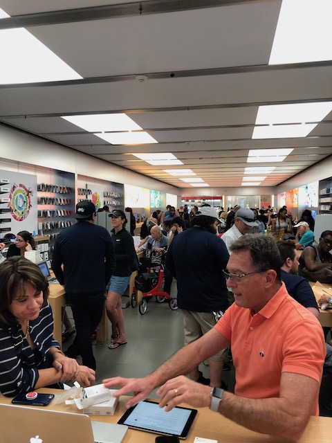 This was the Apple store in Fort lauderdale late on Sunday afternoon - they should all be at home having Super Bowl parties ....